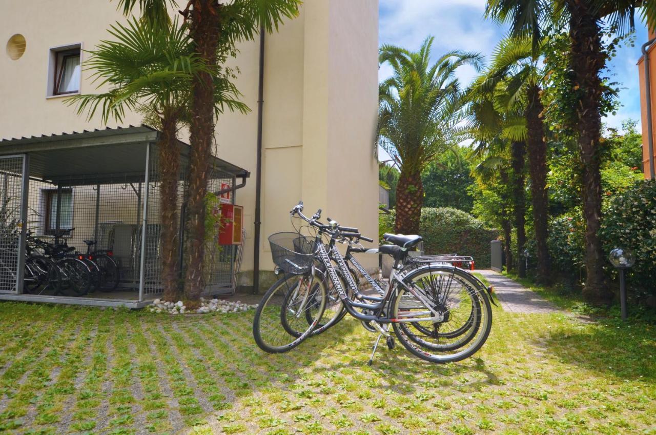 Villa Phoenix - Lake Apartments Riva del Garda Bagian luar foto