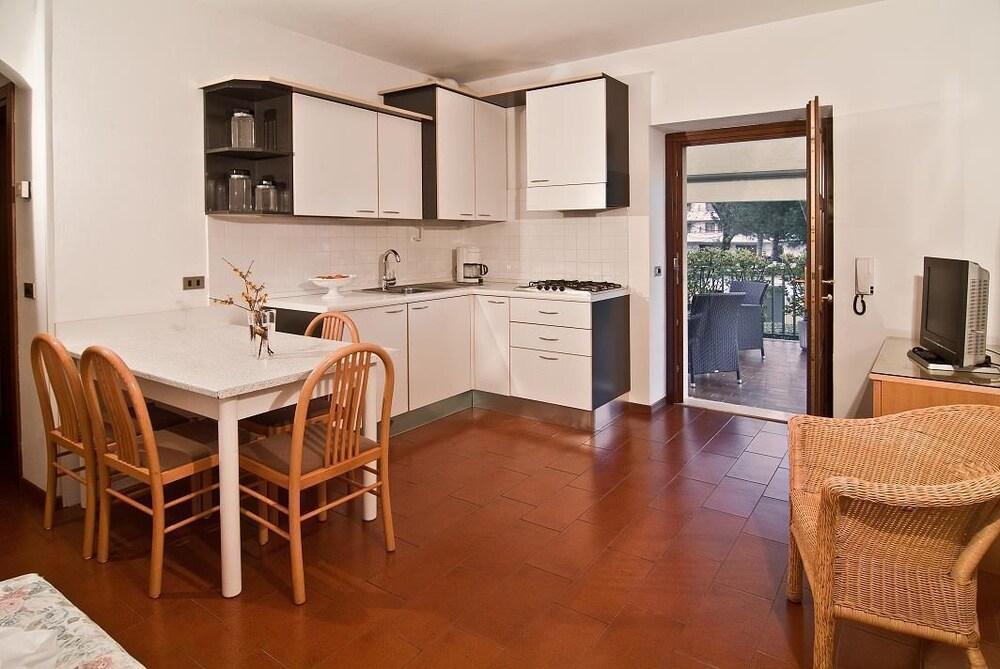 Villa Phoenix - Lake Apartments Riva del Garda Bagian luar foto
