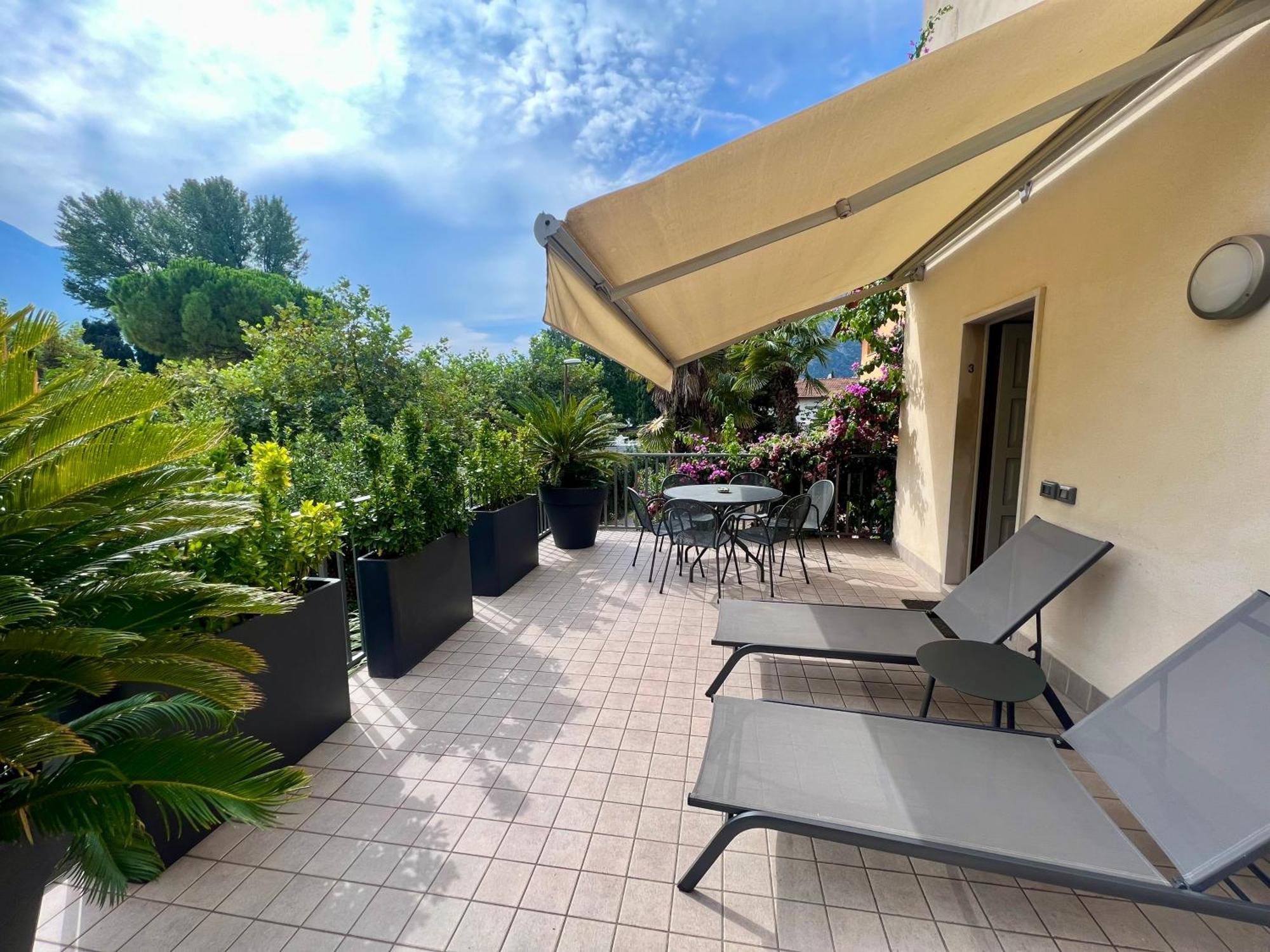 Villa Phoenix - Lake Apartments Riva del Garda Bagian luar foto