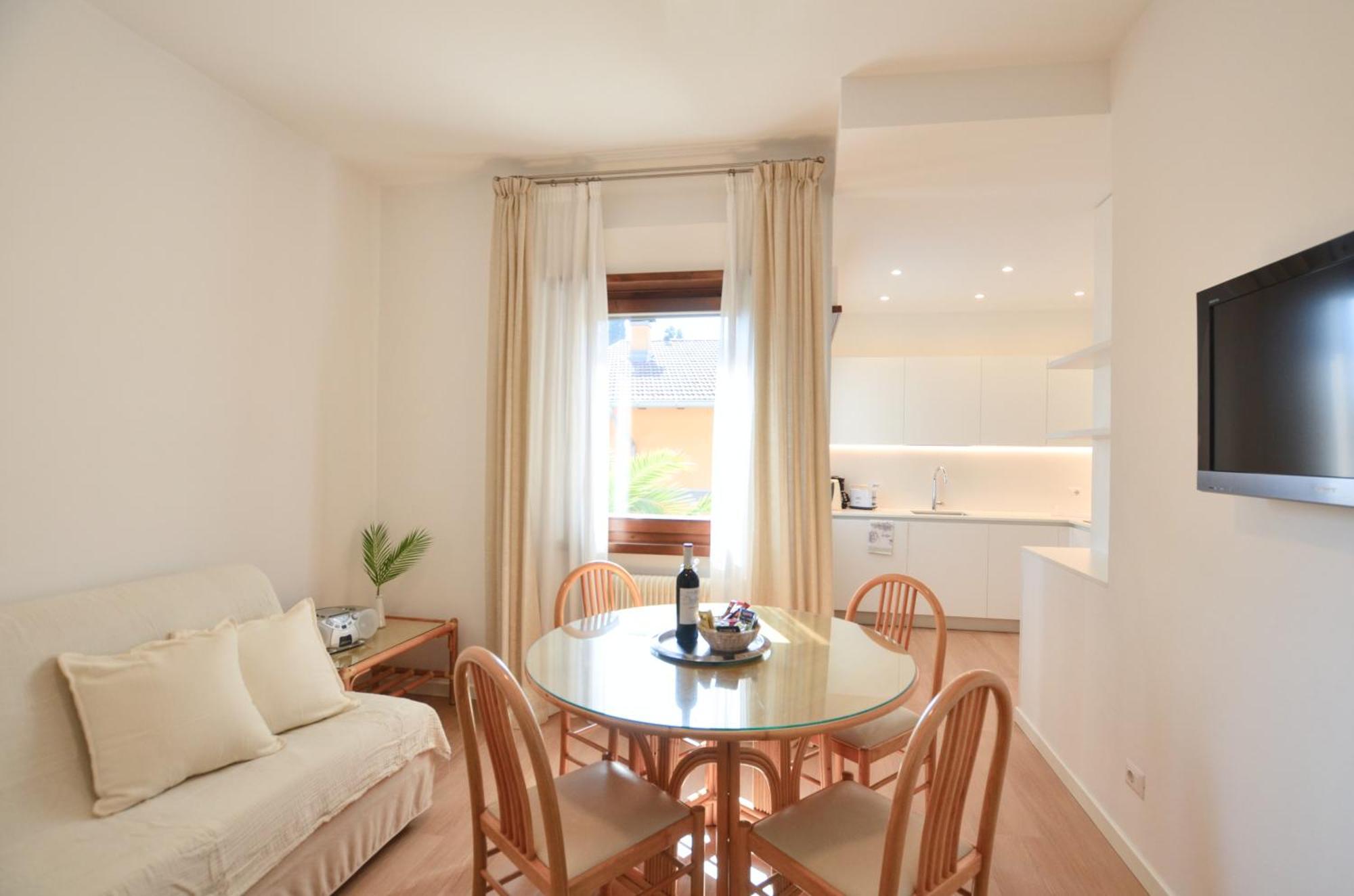 Villa Phoenix - Lake Apartments Riva del Garda Bagian luar foto