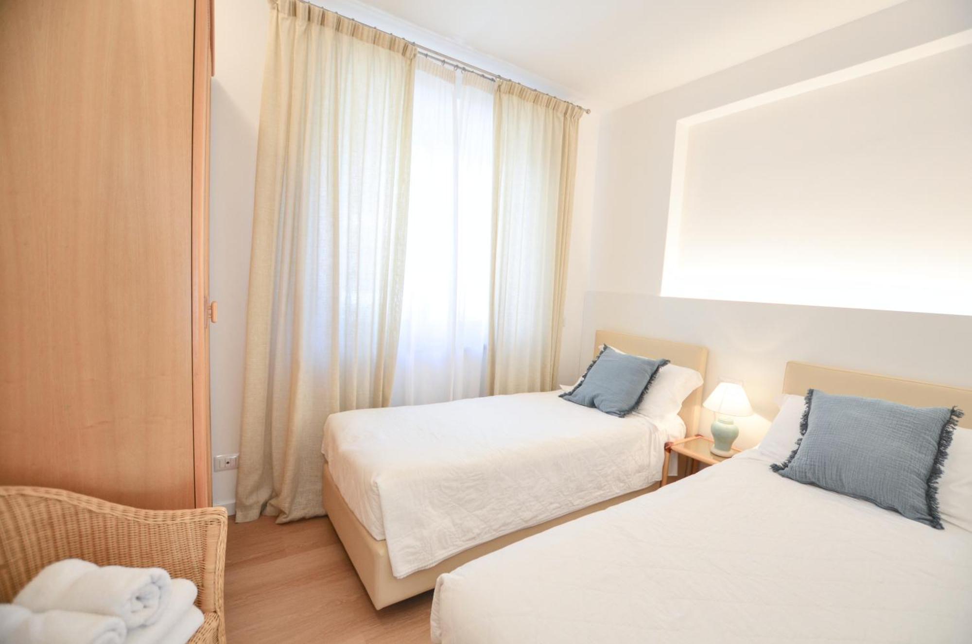 Villa Phoenix - Lake Apartments Riva del Garda Bagian luar foto