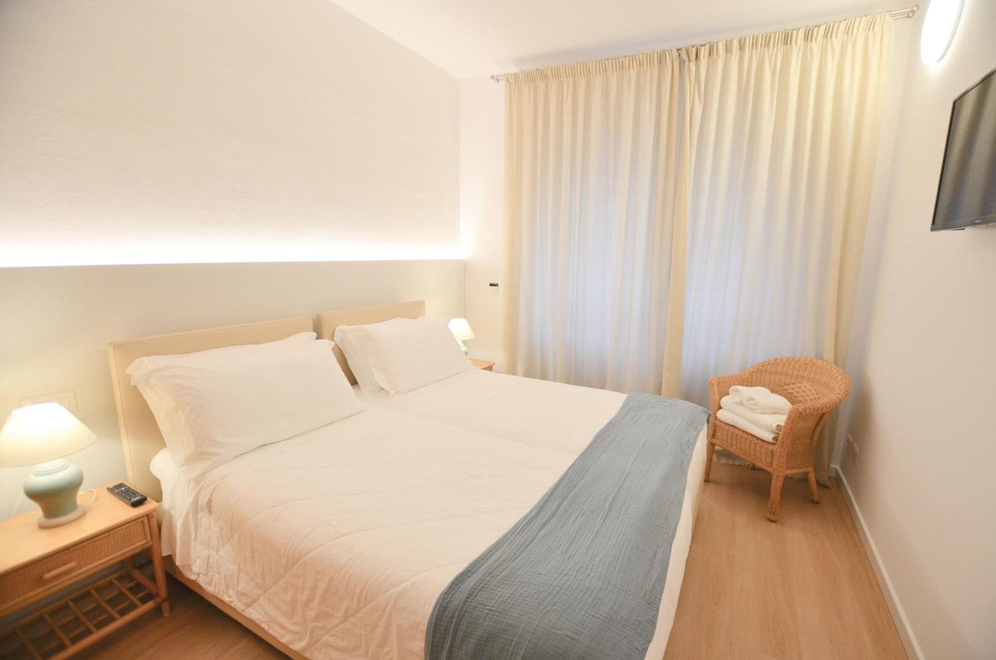 Villa Phoenix - Lake Apartments Riva del Garda Bagian luar foto