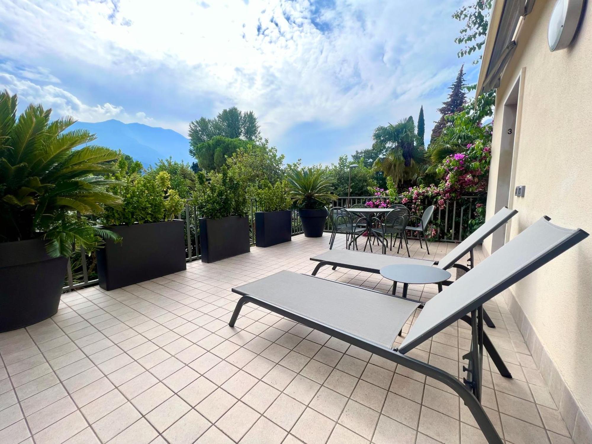 Villa Phoenix - Lake Apartments Riva del Garda Bagian luar foto